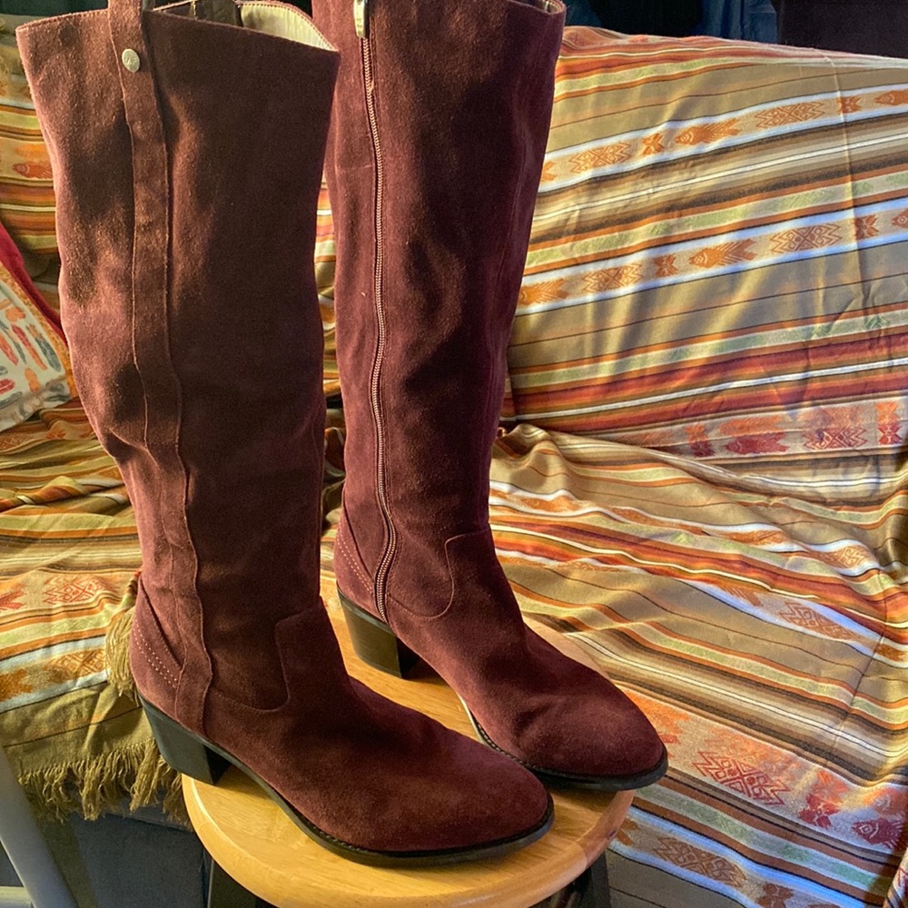 Burgundy Suede Marc Fisher in great condition.